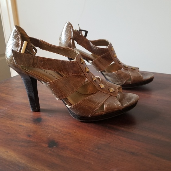 Final price drop! Shoes - Picture 1 of 3